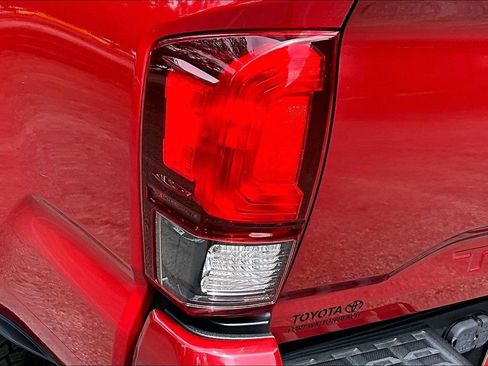Used 2022 Toyota Tacoma SR w/ SR Convenience Package RWD image 20
