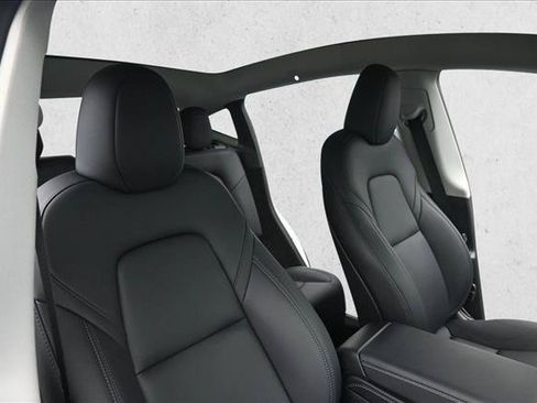 Used 2025 Tesla Model Y Long Range RWD image 27