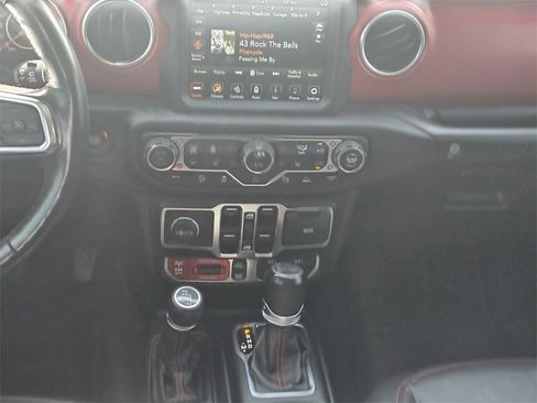 Used 2023 Jeep Wrangler Unlimited Rubicon image 17