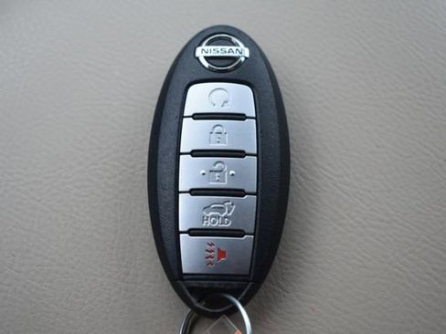 Used 2017 Nissan Pathfinder Platinum w/ Family Entertainment Package image 37