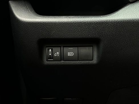 Used 2020 Toyota RAV4 LE image 19