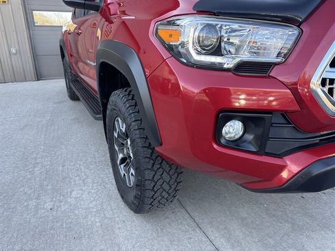 Used 2016 Toyota Tacoma TRD Off-Road w/ Towing Package AWD/4WD image 11