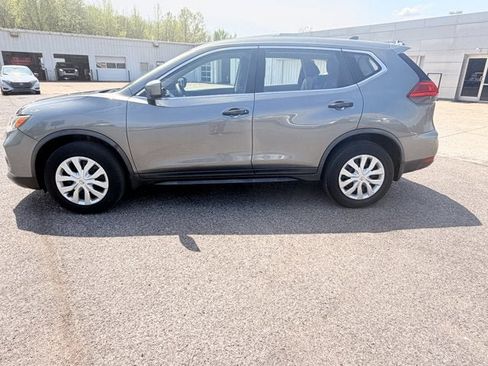 Used 2017 Nissan Rogue S image 6