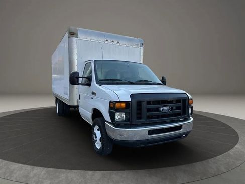 Used 2015 Ford E-350 and Econoline 350 Super Duty image 3