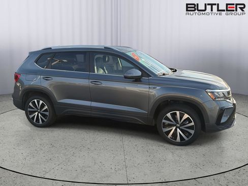 Used 2023 Volkswagen Taos SE FWD image 7