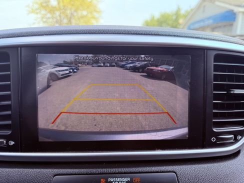 Used 2020 Kia Sportage LX image 30