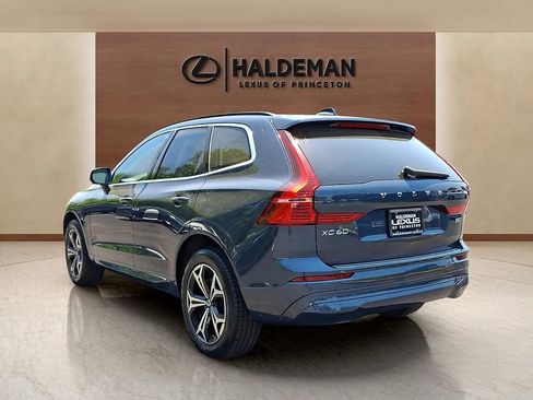 Used 2022 Volvo XC60 B5 Momentum w/ Climate Package AWD/4WD image 4