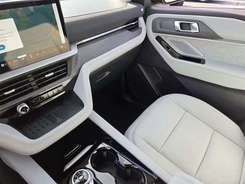 New 2025 Ford Explorer Platinum w/ LUX Leather Package image 22