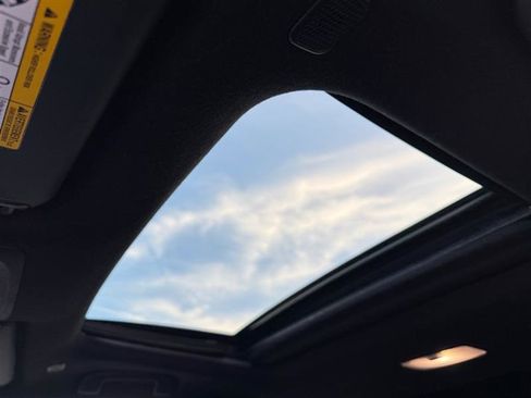 Used 2023 Toyota Corolla Cross HYBRID XSE image 19