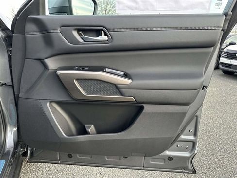 New 2025 Nissan Pathfinder Platinum w/ Cargo Package image 8