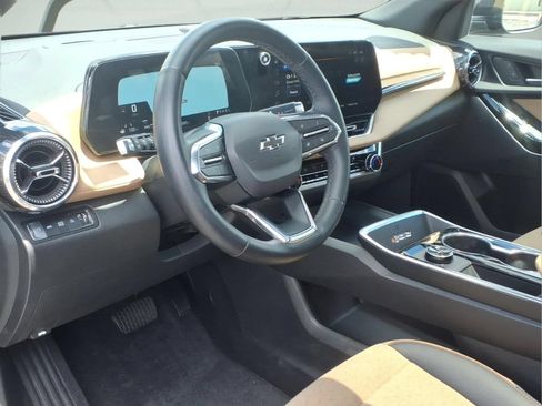 Used 2025 Chevrolet Equinox ACTIV w/ Safety and Technology Package AWD/4WD image 7