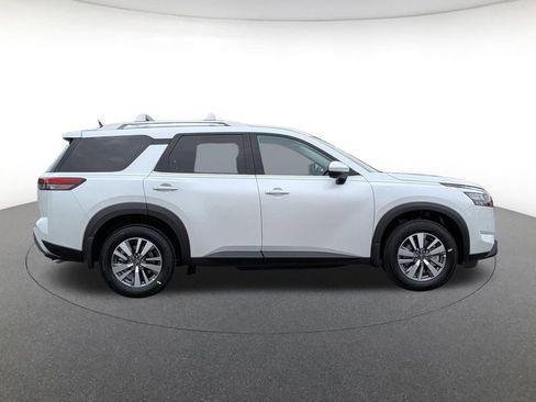 Used 2025 Nissan Pathfinder SL w/ Lighting Package (N92) image 4