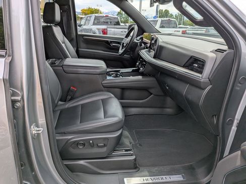 Used 2025 Chevrolet Suburban Z71 AWD/4WD image 37