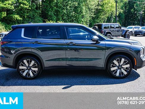 Used 2025 Mitsubishi Outlander SE FWD image 8