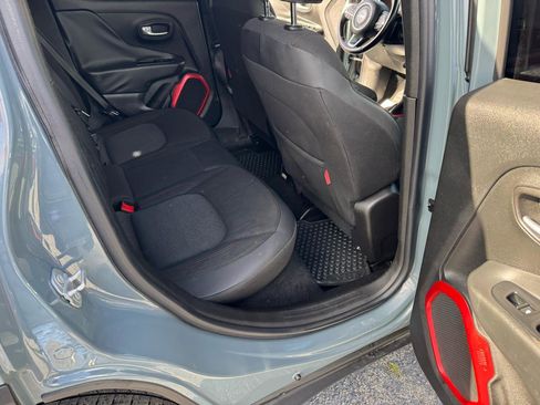 Used 2016 Jeep Renegade Trailhawk image 11