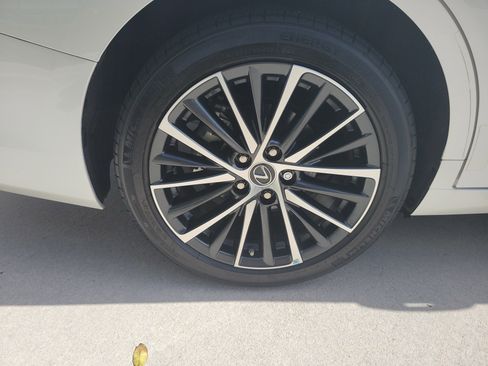 Used 2024 Lexus ES 250 w/ Premium Package image 8