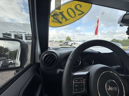 Used 2017 Jeep Wrangler Unlimited Sahara AWD/4WD image 24