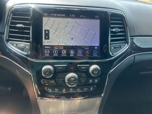 Used 2019 Jeep Grand Cherokee Overland AWD/4WD image 19