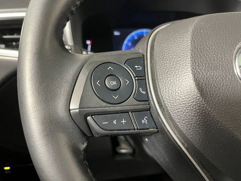 Used 2024 Toyota Corolla Cross XLE w/ Convenience Package AWD/4WD image 18