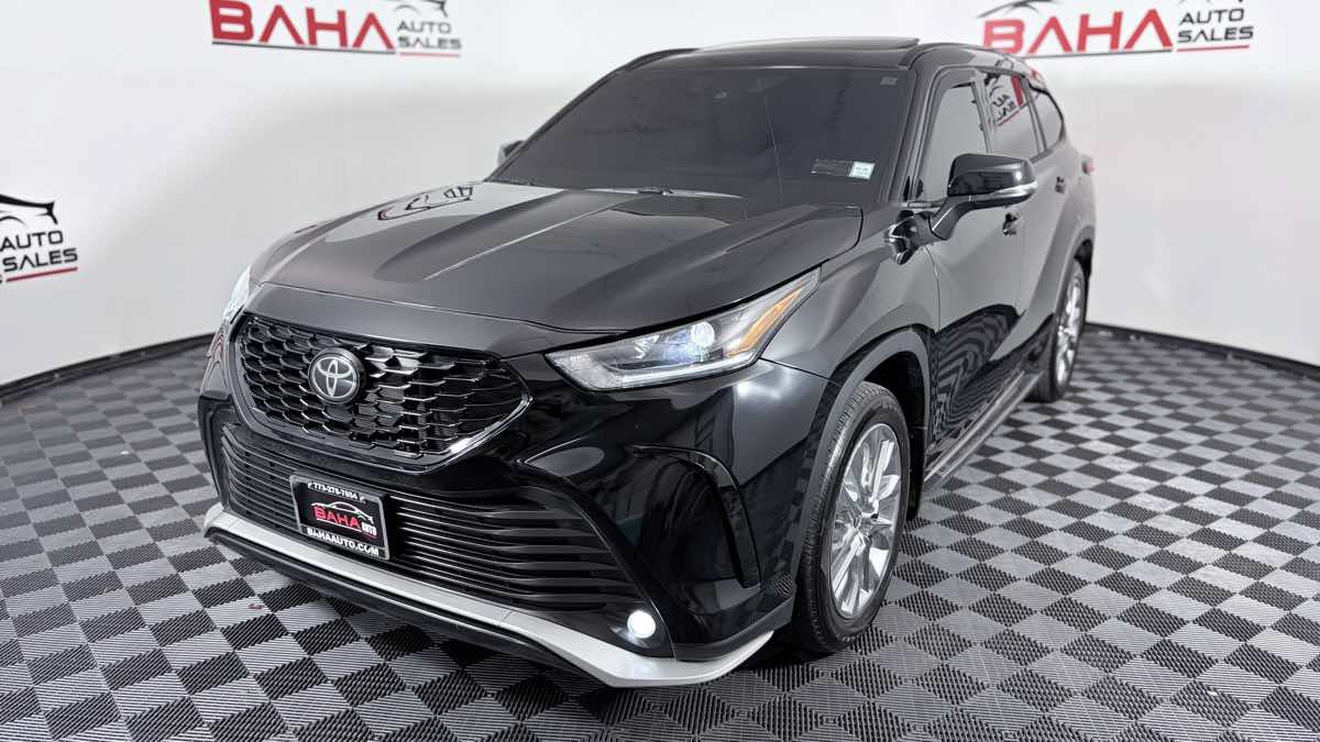 Used 2025 Toyota Highlander XSE AWD/4WD image 3