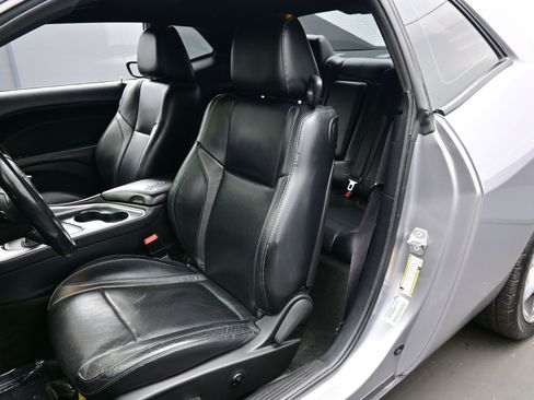 Used 2015 Dodge Challenger SXT Plus w/ Driver Convenience Group image 11