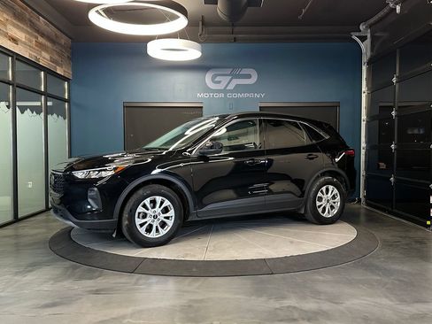 Used 2023 Ford Escape Active w/ Tech Pack #2 AWD/4WD image 7