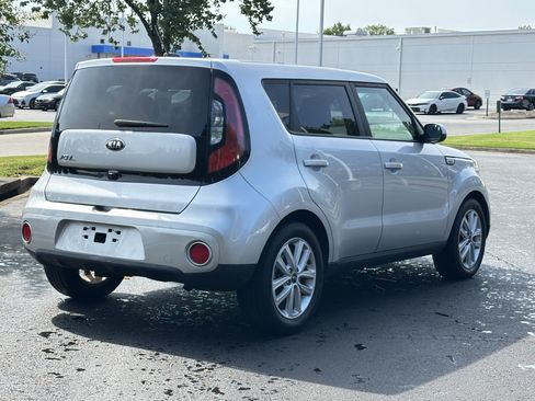 Used 2018 Kia Soul + FWD image 11