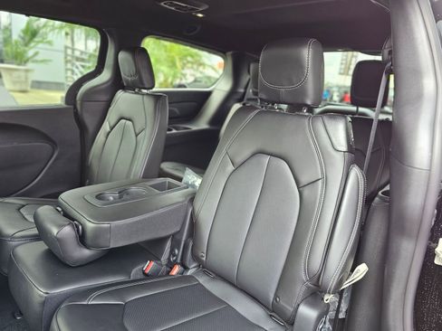 New 2026 Chrysler Pacifica Select FWD image 25
