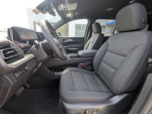 New 2026 Chevrolet Traverse LT image 12