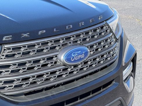 Certified 2022 Ford Explorer XLT w/ Equipment Group 202A image 10