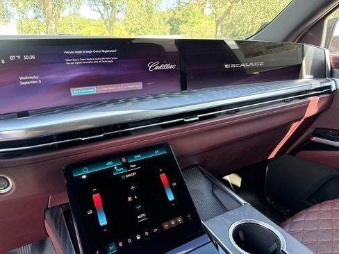 New 2026 Cadillac Escalade ESV Sport w/ LPO, Floor Liner Package RWD image 24