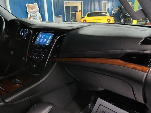 Used 2017 Cadillac Escalade Luxury image 13