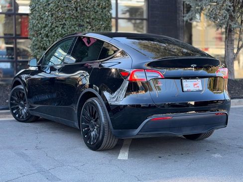 Used 2021 Tesla Model Y Long Range image 19