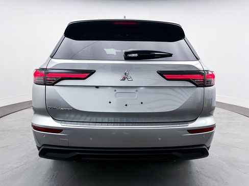 New 2025 Mitsubishi Outlander ES image 6