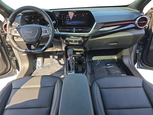 Used 2024 Chevrolet Trax RS w/ Sunroof Package FWD image 11