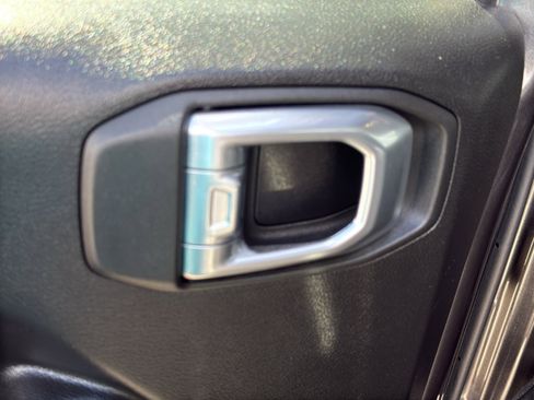 Used 2023 Jeep Gladiator Sport AWD/4WD image 29