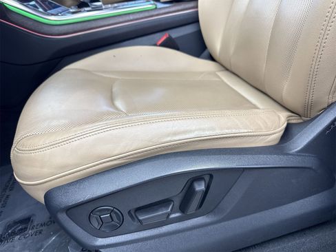 Used 2019 Audi Q8 Premium Plus image 27