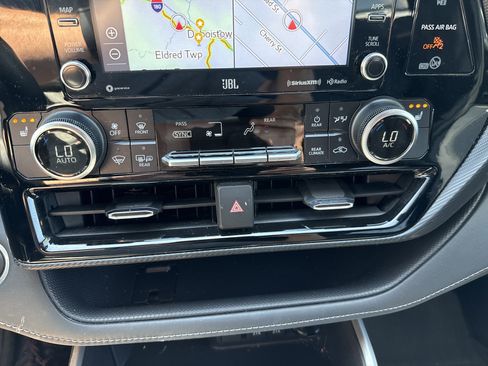 Used 2021 Toyota Highlander XSE AWD/4WD image 29