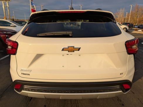 Used 2024 Chevrolet Trax LT w/ Driver Confidence Package image 4