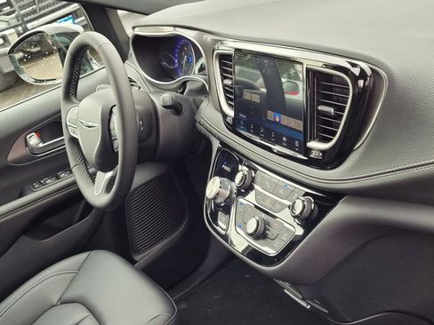New 2026 Chrysler Pacifica Select image 19