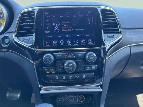 Certified 2020 Jeep Grand Cherokee Limited image 17