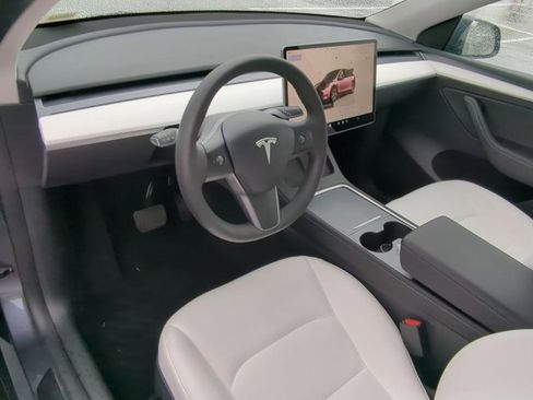 Used 2023 Tesla Model Y Long Range image 9