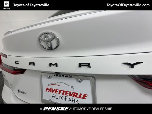 Used 2026 Toyota Camry SE image 3