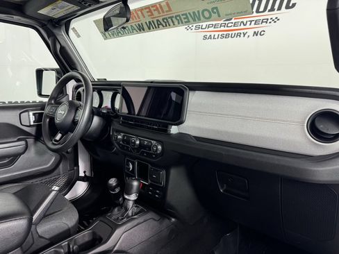 Used 2024 Jeep Gladiator Sport AWD/4WD image 34