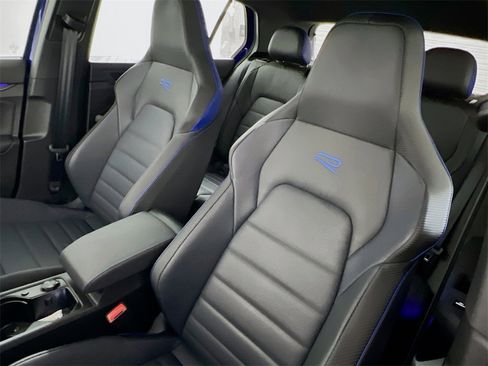 Used 2024 Volkswagen Golf R image 11