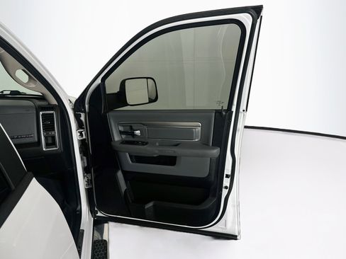 Used 2018 RAM 1500 Big Horn RWD image 31