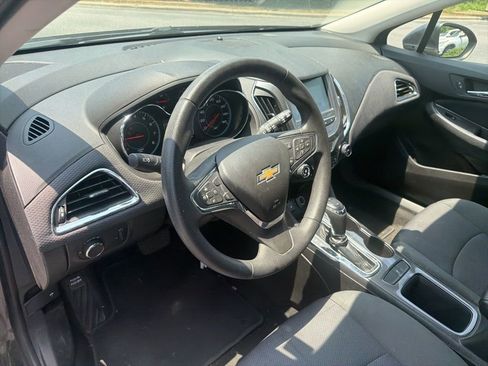 Used 2017 Chevrolet Cruze LT w/ Convenience Package FWD image 8
