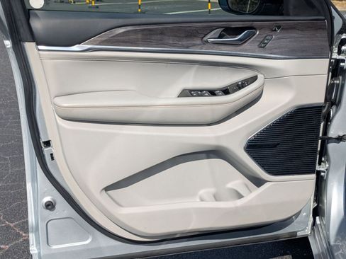 Used 2021 Jeep Grand Cherokee L Overland w/ Advanced Protech Group III image 20