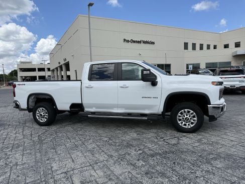 Used 2025 Chevrolet Silverado 2500 LT w/ Convenience Package AWD/4WD image 8