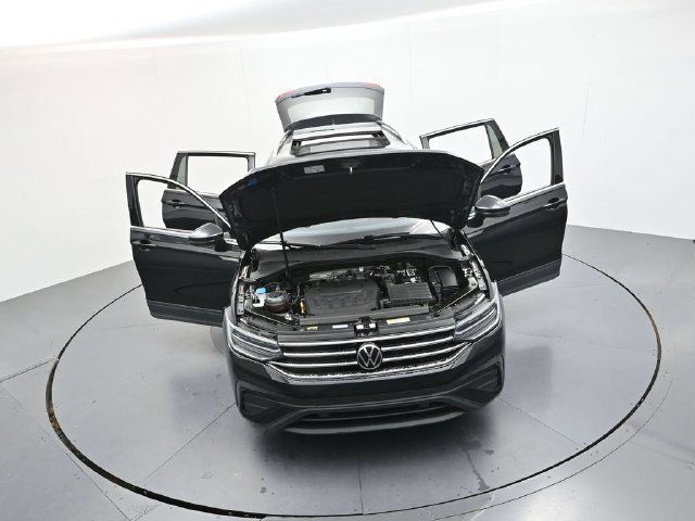 Used 2023 Volkswagen Tiguan SE FWD image 55